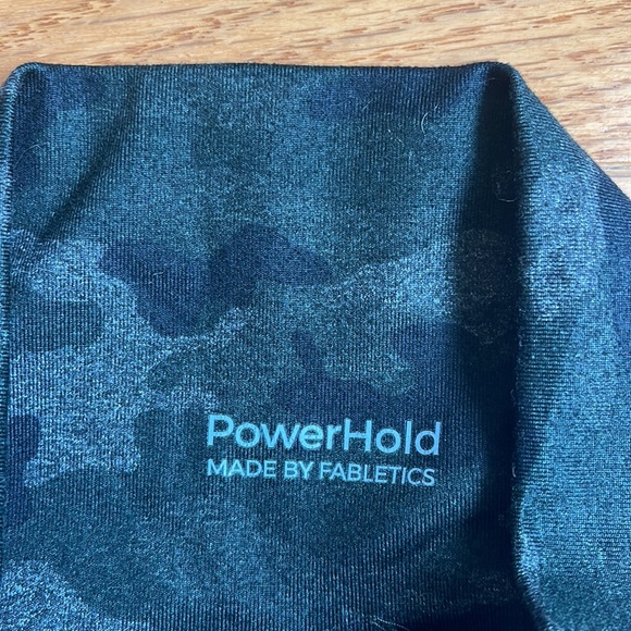 NWOT NEVER WORN FABLETICS POWER HOLD LEGGINGS CAMO XXS - Picture 3 of 3